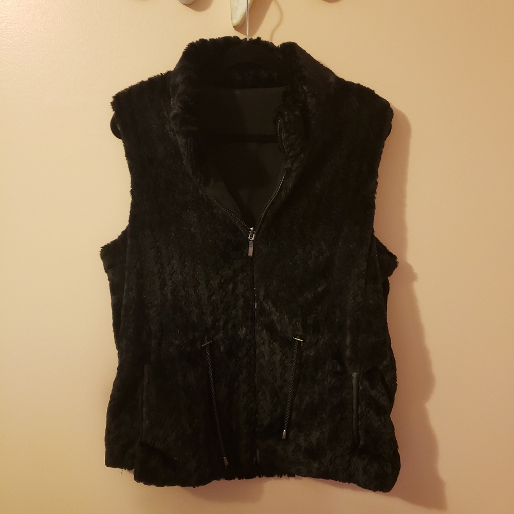 Black faux fur zip vest, sz L